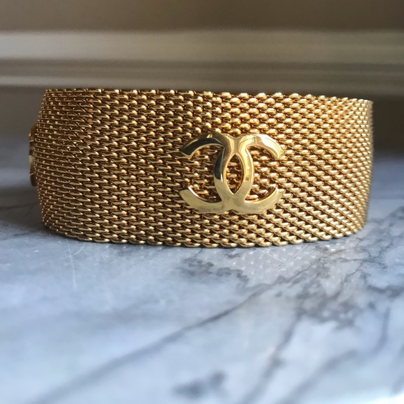 CHANEL, Authentic, CC Logo Bracelet, Vintage 1996 Gold Plated Chanel Bracelet - Picture 10 of 15